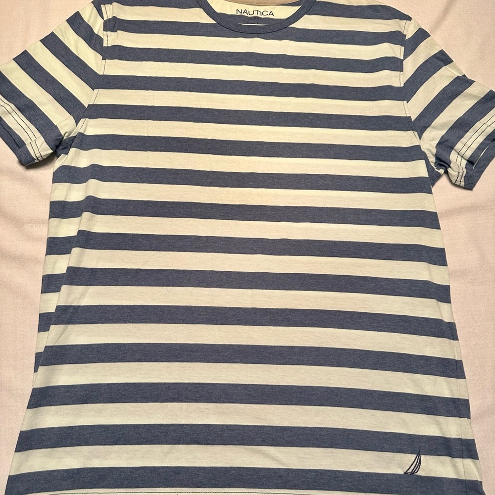 NAUTICA Dark and light blue striped tshirt. Size L. Slim Fit.